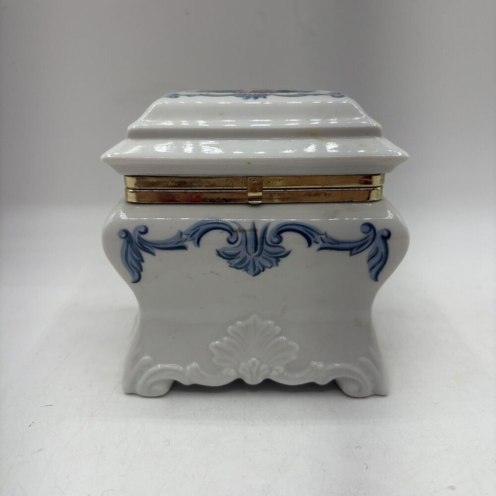 Southern Heirloom Exclusively For Elizabeth Arden Working Trinket Music Box‎